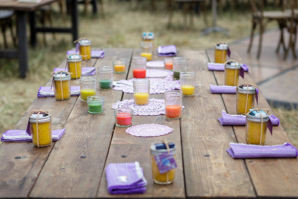 picture of a wedding table set in Colorado
