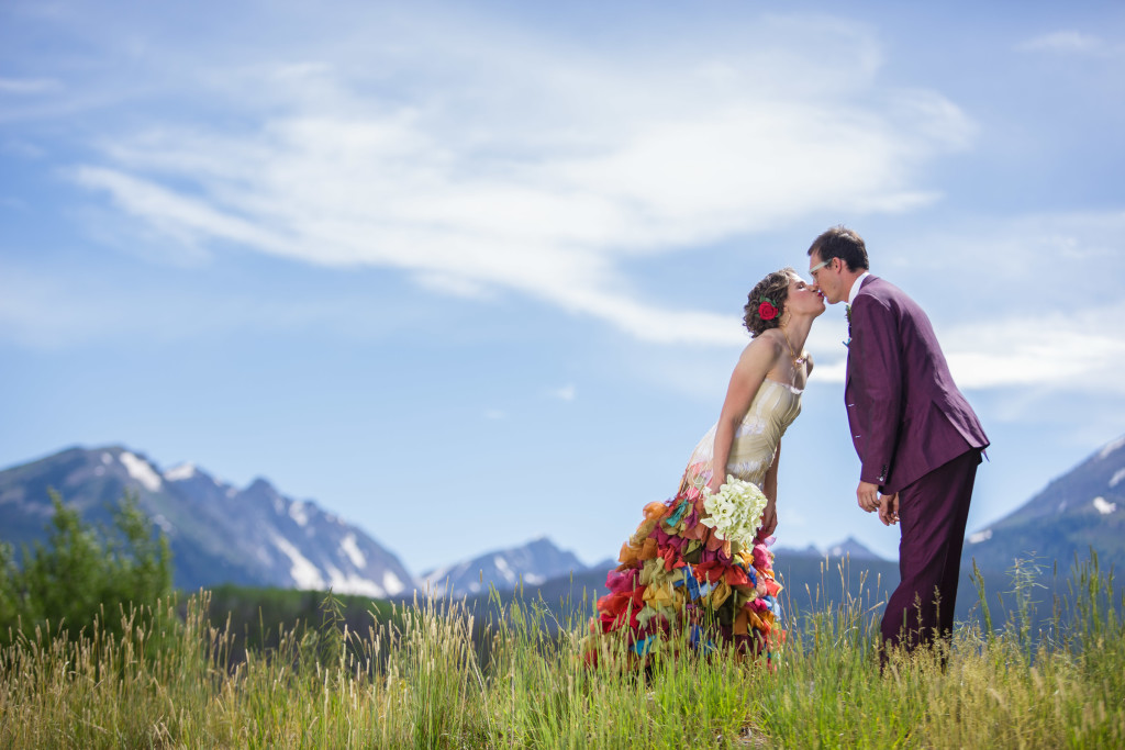 picture of a bride and groom in Silverthorne, Colorado