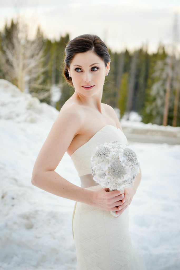 picture of a winter bride in the snow
