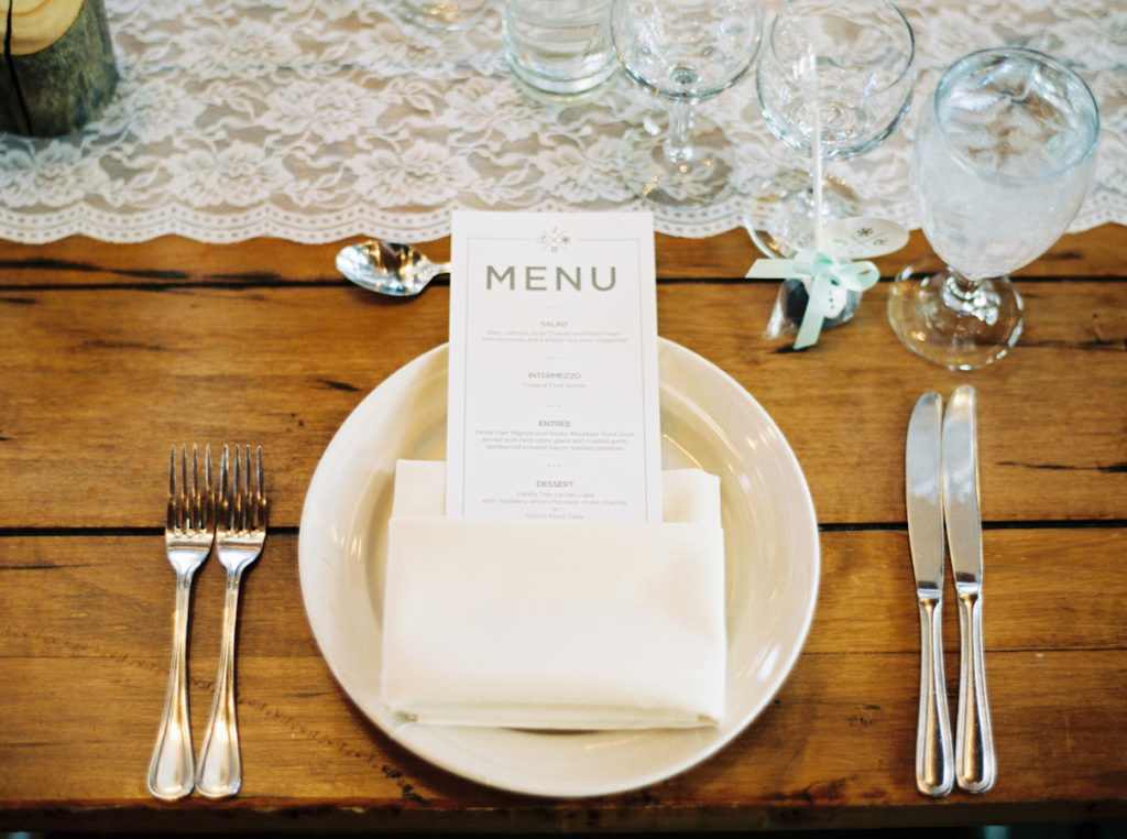 picture of a wedding place setting