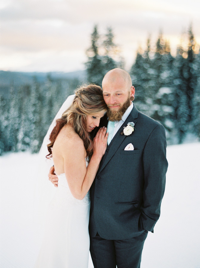 picture of a bride and groom in Colorado